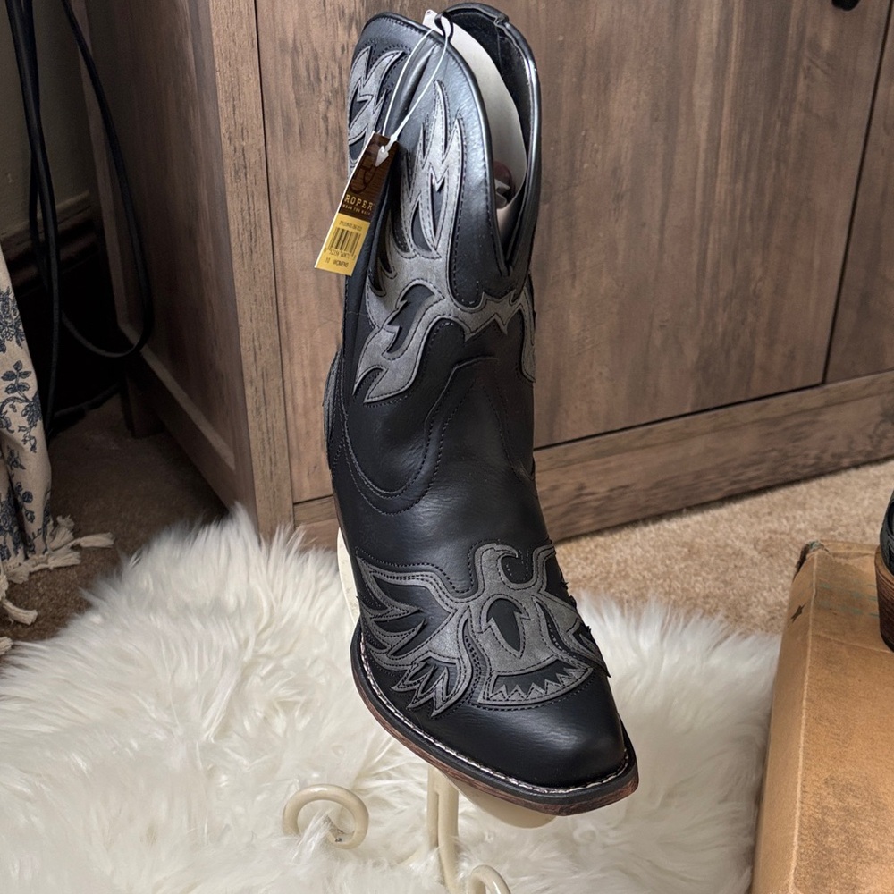 Roper Black Ankle Western Booties with Gray Embroidery - Picture 3 of 6